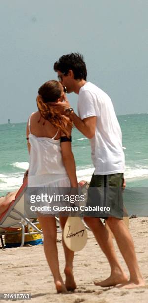 Adrien Brody and girlfriend, actress Elsa Pataky spend time together on South Beach August 9, 2006 in Miami Beach, Florida.