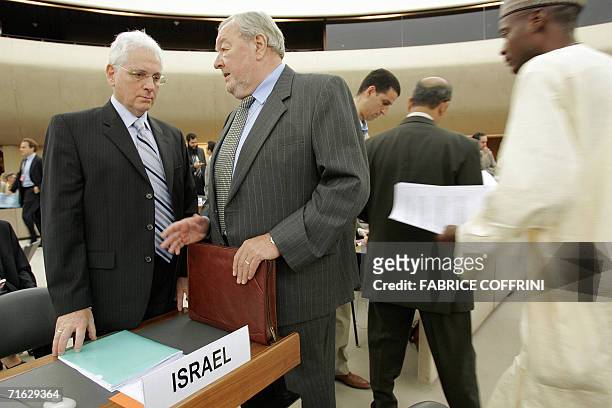 Ambassador of Israel to the United Nations in Geneva, Itzhak Levanon listens to Permanent Representative of Great-Britain, Nicholas Thorne 11 August...