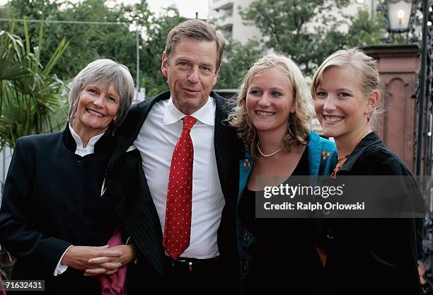 Journalist Claus Kleber , his wife Renate and their daughters Alexandra and Caterine arrive at the premiere of the Nibelungen Festival on August 11,...