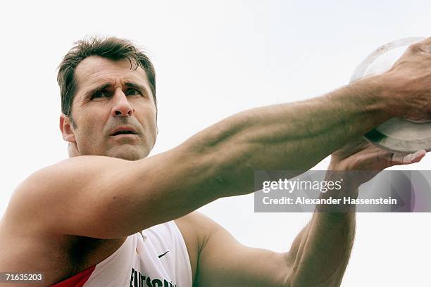 Lars Riedel Discus Photos and Premium High Res Pictures - Getty Images