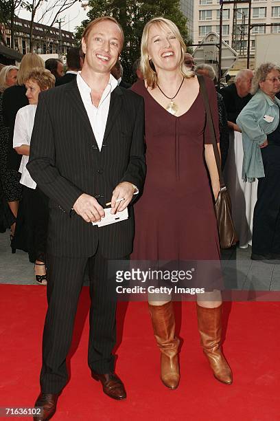 Wilfried Hochholdinger and Catharina Deus attend the premiere of the play "Die Dreigroschenoper" at the Admiralspalast August 11, 2006 in Berlin,...