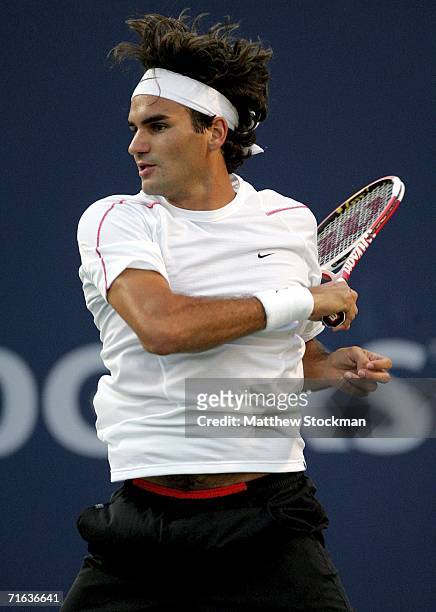 Roger Federer of Switzerland returns a shot to Fernando Gonzalez of Chile during the semifinals of the Toronto Masters Series Rogers Cup August 12,...