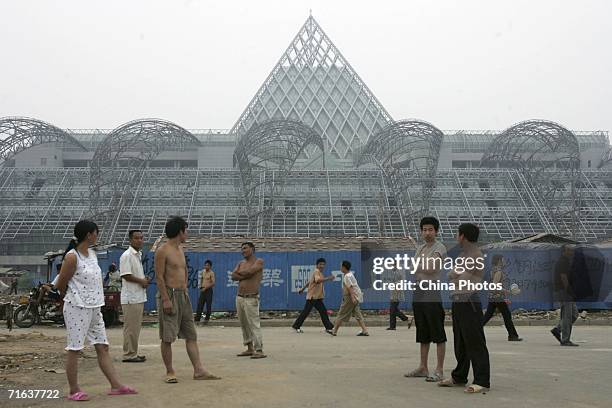 People take a walk at the Taida Resident Cultural Square under construction at Binhai New Area on August 12, 2006 in Tianjin Municipality, a megacity...