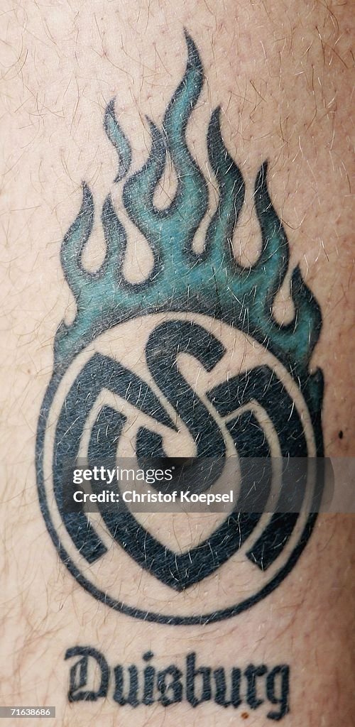 Duisburg fan displays a tattoo showing a stylized club logo during... News  Photo - Getty Images