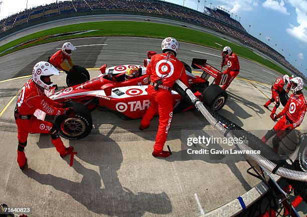 Dan Wheldon, driver of the Target Ganassi Racing Dallara Honda, makes a late tire and fuel stop during the Indy Racing League IndyCar Series Meijer...