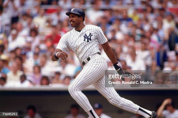 Dave Winfield of the New York Yankees batting during a regular season game at Yankee Stadium in April 1988 in the Bronx, New York.