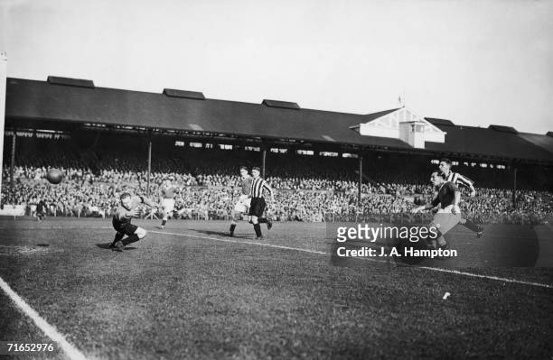 George Gibson beats Sunderland goalkeeper Jimmy Thorpe to score Chelsea's second goal at Stamford Bridge, London, 28th September 1935. Chelsea won...