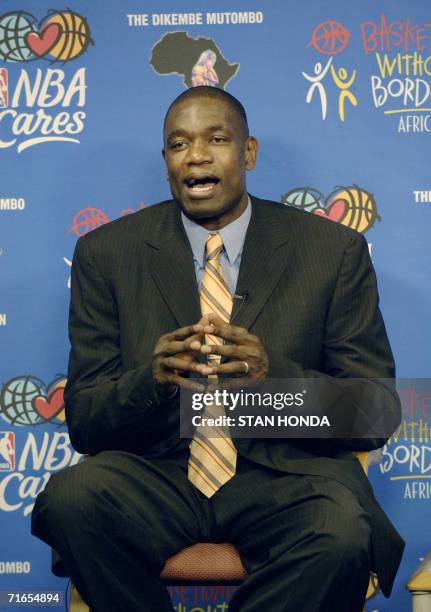 New York, UNITED STATES: Houston Rockets basketball star Dikembe Mutombo describes a 300-bed hospital he helped build in his hometown of Kinshasa,...