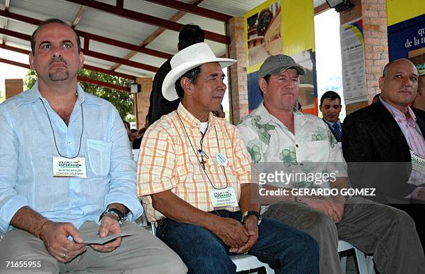 Picture taken 13 July, 2006 in Villa de la Esperanza,400 km northeast of Bogotaa of members of the United Self-Defence of Colombia guerrillas...
