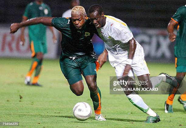 Senegalese Malick Ba vies with Ivorian Romaric during their friendly football match Ivory coast vs Senegal at the vallee du cher stadium, 16 August...