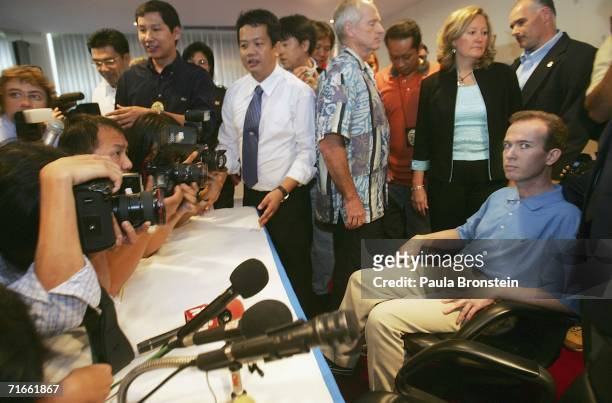 American John Mark Karr is presented to the media whilst being held by U.S and Thai authorities at an immigration office on August 17, 2006 in...