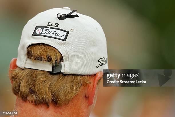 Ernie Els wears a black ribbon in remembrance of Heather Clark, the wife of Darren Clark, during the first round of the 2006 PGA Championship at...