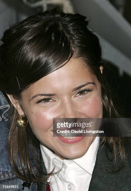 Actress Sarah Lind attends the premiere of New Line Cinema's "Snakes On A Plane" at Grauman's Chinese Theatre on August 17, 2006 in Los Angeles,...
