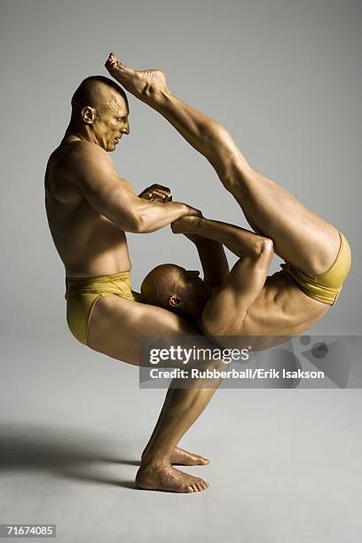 two male acrobats performing - body paint imagens e fotografias de stock