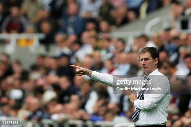 Glen Roeder, manager of Newcastle United looks on during the Barclays Premiership match between Newcastle United and Wigan Athletic at St.James Park...