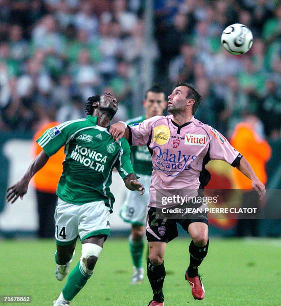 Saint-Etienne's Guinean forward Pascal Feindouno vies with Nancy's French defender David Sauget during their French L1 football match Saint-Etienne...