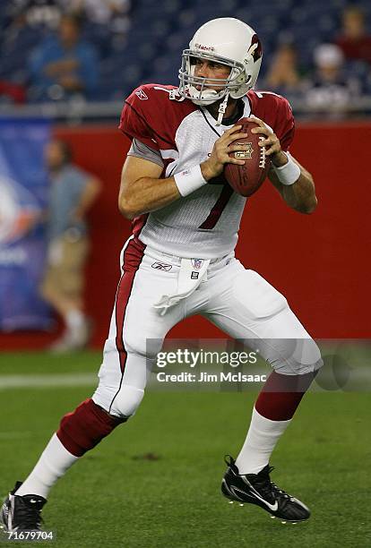 Matt Leinart of the Arizona Cardinals warms up before playing the New England Patriots in their pre-season game on August 19, 2006 at Gillette...