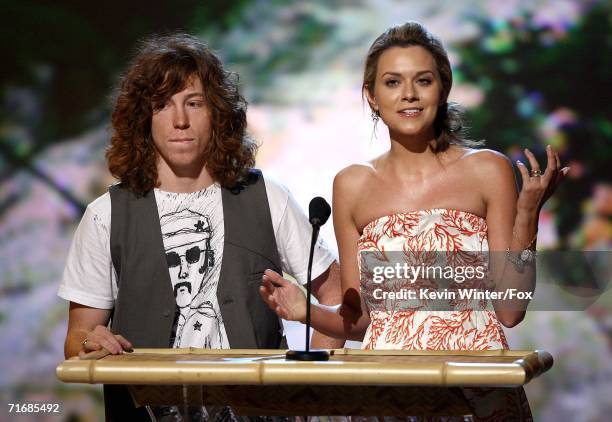 Snowboarder Shaun White and Hilarie Burton present onstage at the 8th Annual Teen Choice Awards at the Gibson Amphitheatre on August 20, 2006 in...