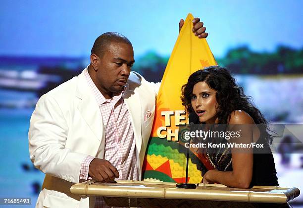 Singers Timbaland and Nelly Furtando accept the Choice Song of Summer award onstage at the 8th Annual Teen Choice Awards at the Gibson Amphitheatre...