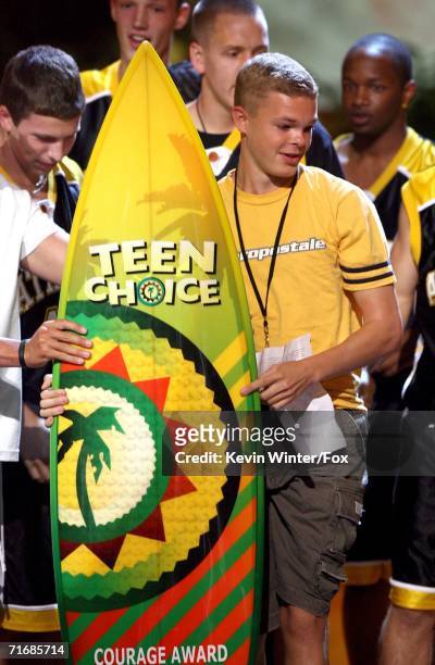 Jason McElwain accepts the Teen Choice Courage Award onstage at the 8th Annual Teen Choice Awards at the Gibson Amphitheatre on August 20, 2006 in...