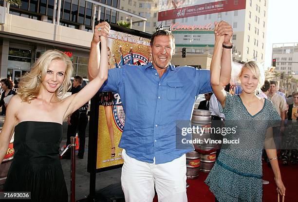 Laura Ralph Moet Laura Brothers Poses Photos and Premium High Res Pictures - Getty Images