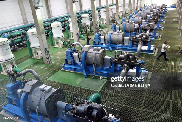 Palma de Mallorca, SPAIN: This picture taken 22 October 2005 shows a view of a factory of "Badia de Palma" desalination plant in Palma de Mallorca....