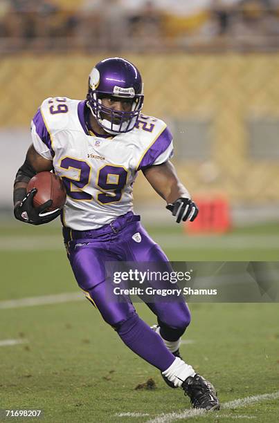 Running back Chester Taylor of the Minnesota Vikings runs the ball during the NFL pre season game against the Pittsburgh Steelers on August 19, 2006...