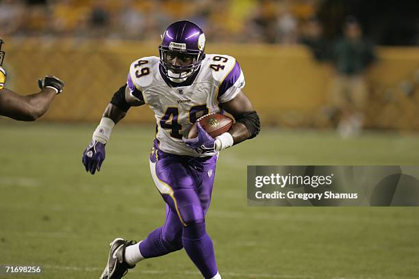 Running back Tony Richardson of the Minnesota Vikings runs the ball during the NFL pre season game against the Pittsburgh Steelers on August 19, 2006...