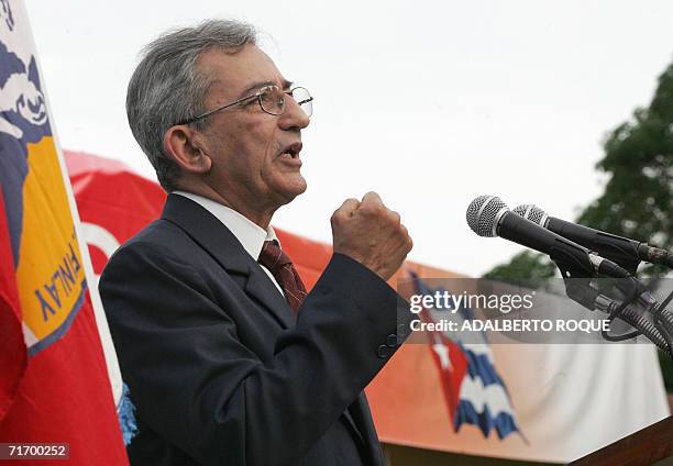 Cuban Ramon Bb 40 Ramon Balaguer Stock Photos, High-Res Pictures, and Images - Getty ...