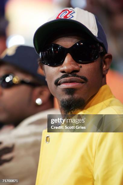 Times Square Rappers Photos and Premium High Res Pictures - Getty Images