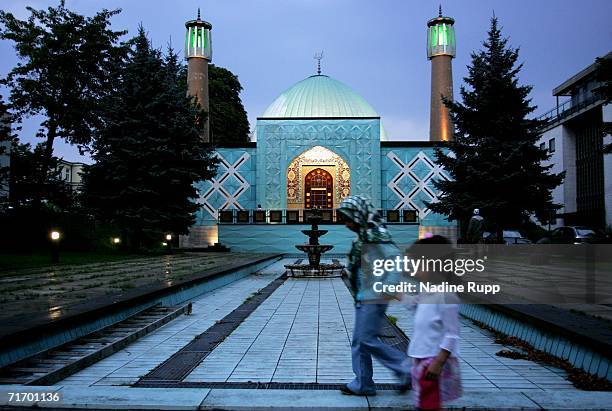 Children walk outside The Imam-Ali mosque at the Aussenalster on September 1, 2005 in Hamburg, Germany. While one suspect had been arrested on August...