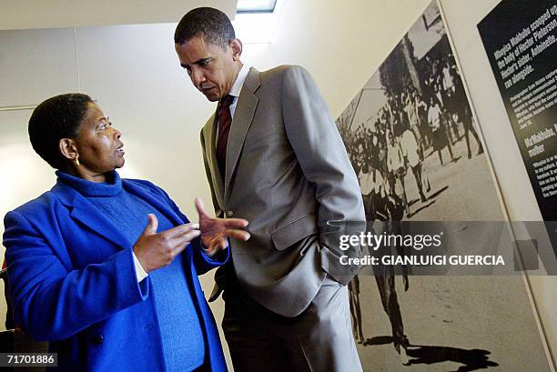 Johannesburg, SOUTH AFRICA: US senator for Illinois, Barak Obama visits Hector Pieterson Museum in Soweto, Johannesburg, guided by Pieterson's sister...