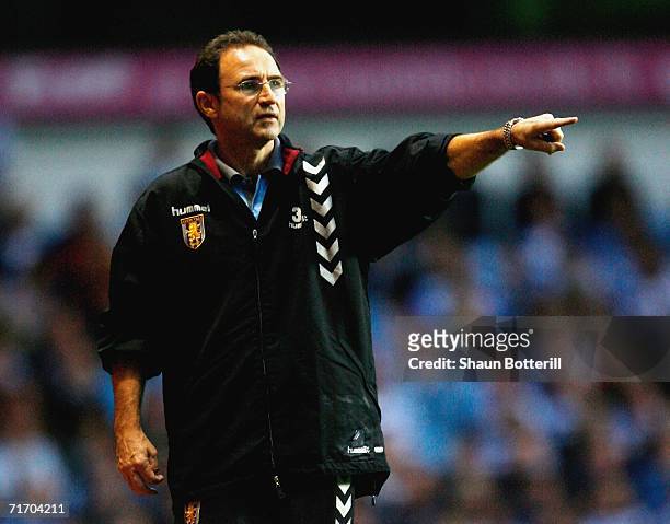 Aston Villa manager Martin O'Neill gives instructions during the Barclays Premiership match between Aston Villa and Reading at Villa Park on August...