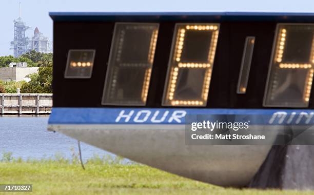 Us Space Shuttle Clock Photos et images de collection - Getty Images