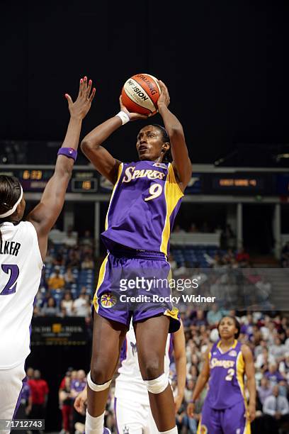 Lisa Leslie of the Los Angeles Sparks takes the open jump shot in front of DeMya Walker of the Sacramento Monarchs during game one of the 2006 WNBA...