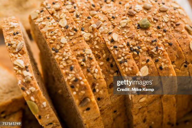 sliced brown bread - vollkornbrot stock-fotos und bilder
