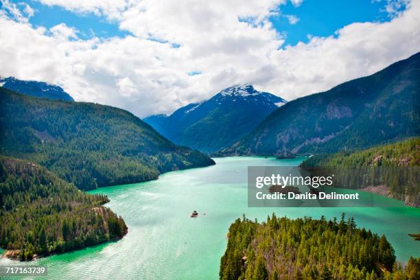 boat on diablo lake, north cascades national park, washington state, usa - diablo lake - fotografias e filmes do acervo