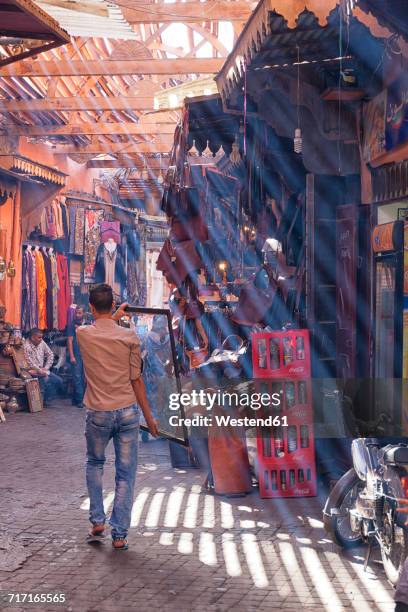 morocco, marrakesh, souk market - marokko marrakesh stock-fotos und bilder