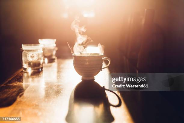 hot cup of tea in the morning light - tea cup photos et images de collection