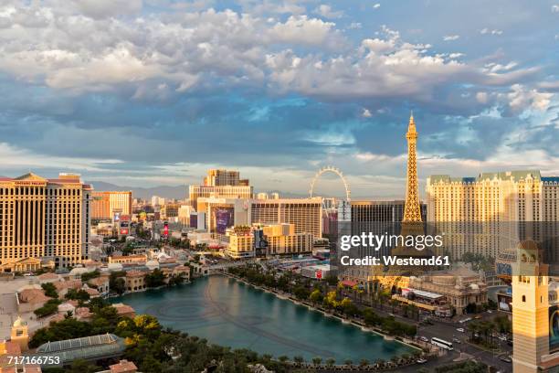 usa, nevada, las vegas, strip, hotels and eiffel tower - vegas strip stock-fotos und bilder