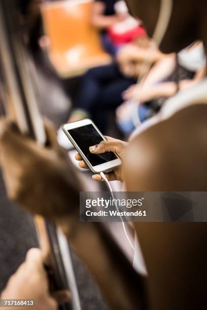 woman using cell phone at underground train - femme metro photos et images de collection