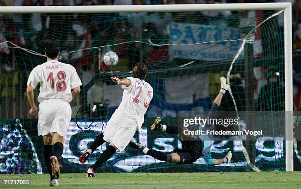 Enzo Maresca of Sevilla scoring the third goal during the UEFA Super Cup between FC Barcelona and FC Sevilla at the Stadium Louis II on August 25,...