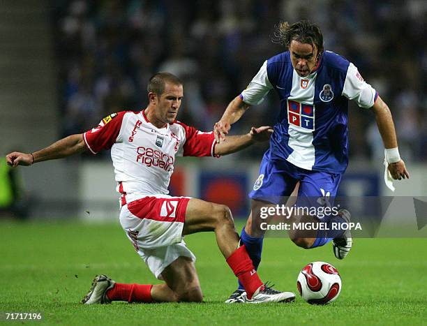 Porto Brazilian Adriano Louzada vies with UD Leiria's Faria during their Portuguese Super League football match at the Dragao Stadium in Porto, 25...