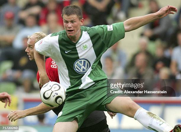 Alexander Madlung of Wolfsburg challenges for the ball with Sergej Barbarez of Leverkusen during the Bundesliga match between Bayer Leverkusen and...