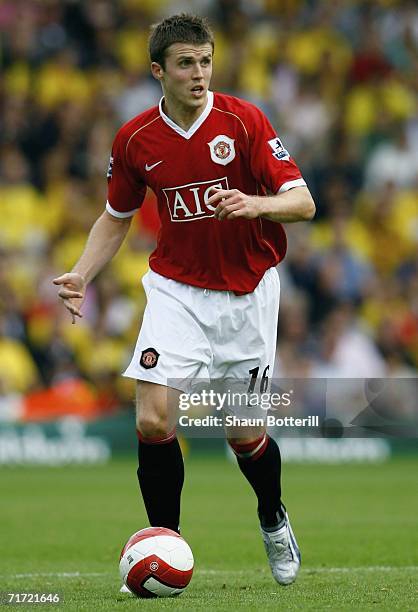 Michael Carrick of Manchester United during the Barclays Premiership match between Watford and Manchester United at Vicarage Road on August 26, 2006...