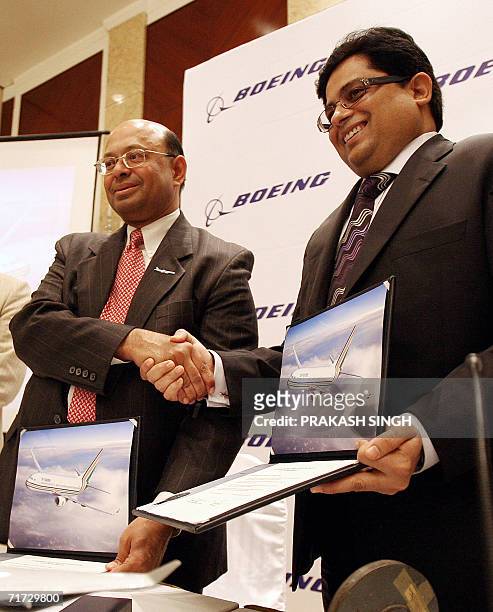 Senior Vice-President, Sales, Boeing Commercial Airplanes, Dinesh Keskar and India's Air Sahara President Alok Sharma shake hands while exchanging...