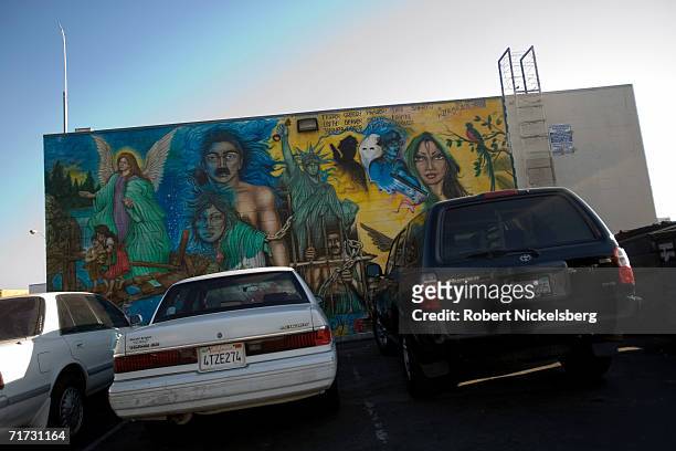 Wall mural signifying the challenges faced by the hispanic community after arriving, often illegally to the US, is displayed on August 4, 2006 in the...