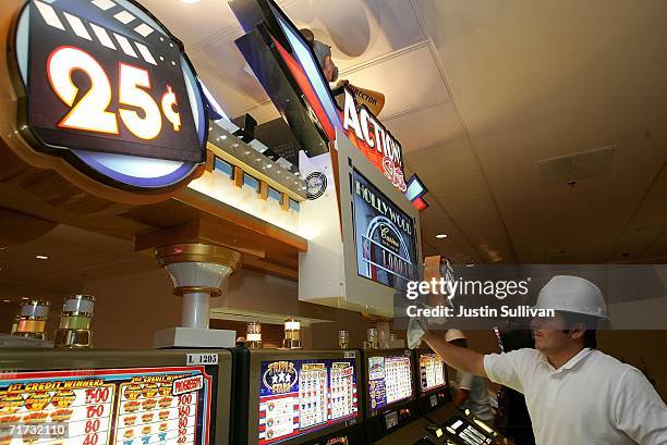 Cleaining Slot Cleaning Slot Machines Photos and Premium High Res Pictures - Getty Images