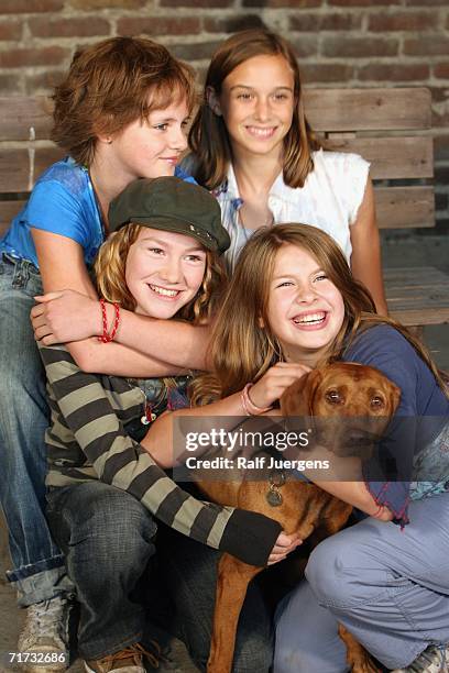 Zsa Zsa Inci B?rkle , Jette Hering Michelle von Treuberg , Lucie Hollmann and Hund Lotta pose on the movie set for "Die wilden Huehner und die Liebe"...