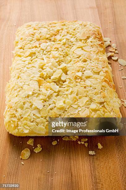 bee sting cake with flaked almonds - bee sting stock pictures, royalty-free photos & images